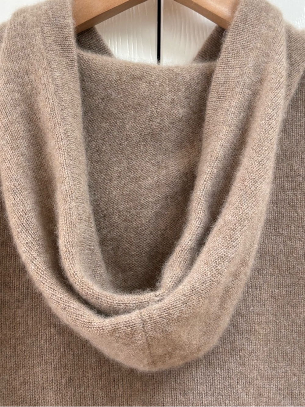 Aritzia
Essential Cashmere Idyllic Zip Hoodie - Picture 12 of 13